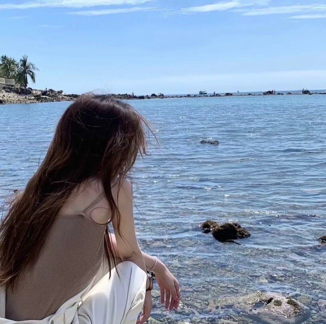 隔壁的吸血鬼美眉