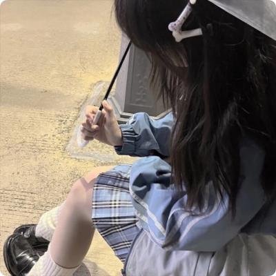 捆著你,困著我
