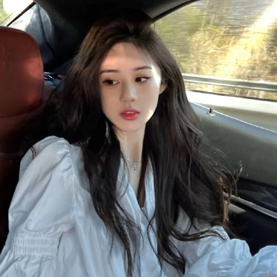 他在窥着你